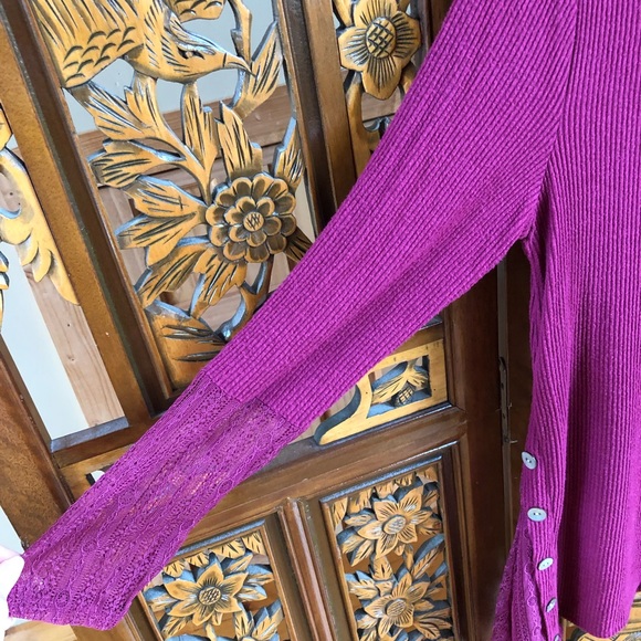 World Unity Long-Sleeve Ribbed Lace Detail Tunic - Picture 6 of 7